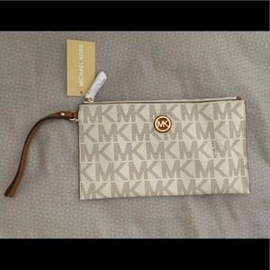 NWT Michael Kors wristlet (authentic)